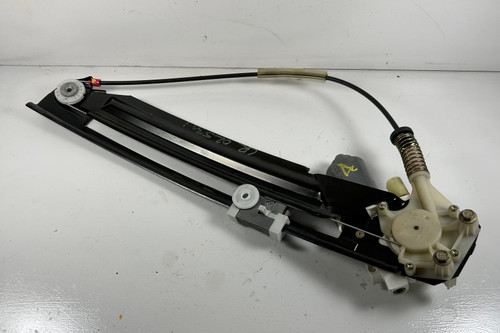 1999-03 BMW E39 M5 540i 530i 525i DRIVER REAR WINDOW REGULATOR 8252429
