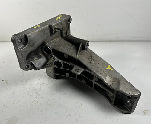 1999-03 BMW e39 540i DRIVER LEFT MOTOR MOUNT BRACKET 1745741