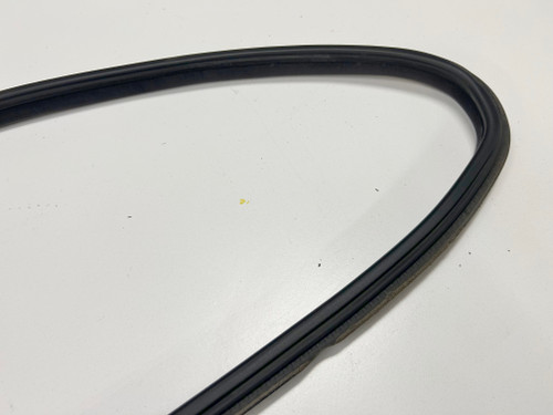 BMW E46 M3 330ci 325ci REAR VENT WINDOW INNER WEATHER STRIP 8252621