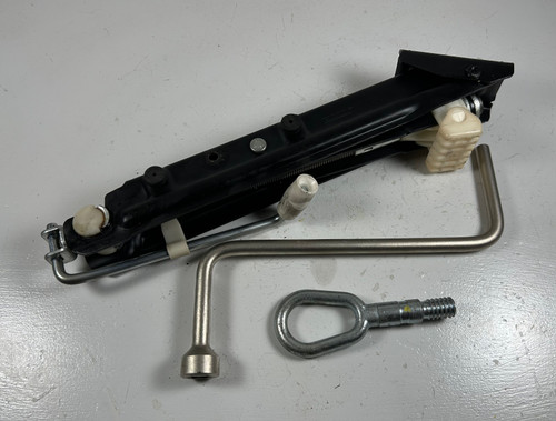 BMW E39 540i 530i 528i 525i CAR FLOOR LIFT JACK TOW HOOK WRENCH 1092710