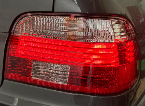 PASSENGER TAIL LIGHT LAMP 2001-03 BMW E39 M5 540i 530i 525i