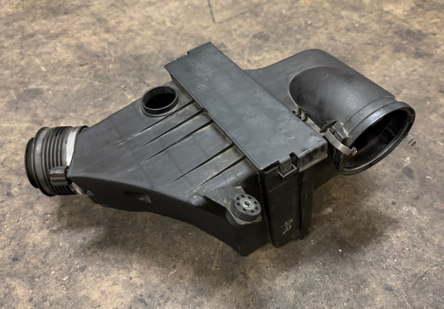 AIR INTAKE FILTER BOX 2001-03 BMW E39 530i 1440058