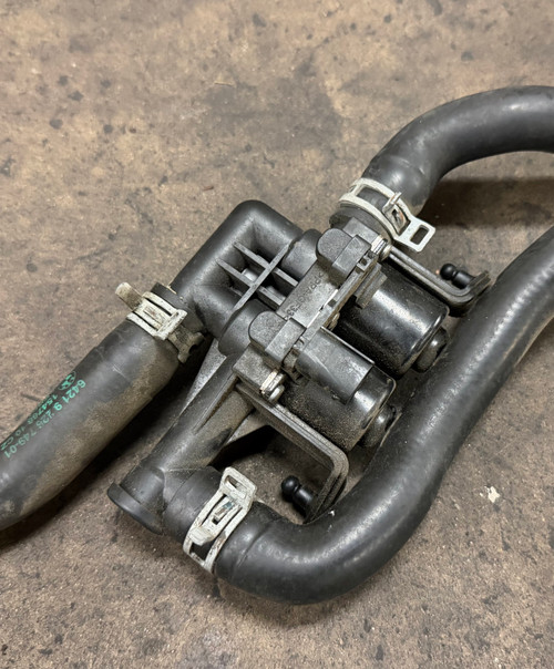 COOLANT HEATER CONTROL VALVE w/ HOSES BMW F10 528i