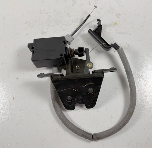 TRUNK LOCK LATCH 1999-03 BMW E39 M5 540i 530i 528i 8236897