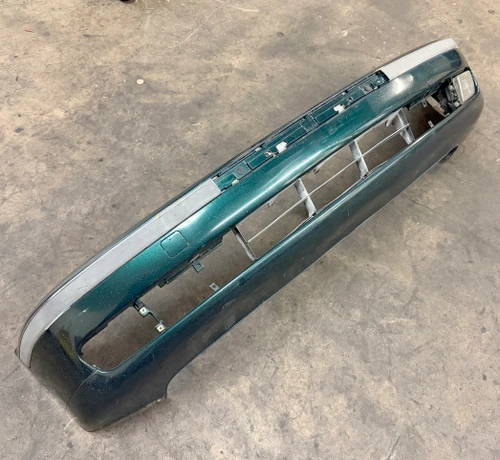 1997-00 BMW E39 540i 528i FRONT BUMPER COVER OEM 8208313