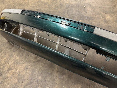 1997-00 BMW E39 540i 528i FRONT BUMPER COVER OEM 8208313