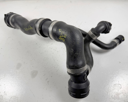 2004-05 BMW E60 530i 525i UPPER RADIATOR SUPPLY HOSE 7519255