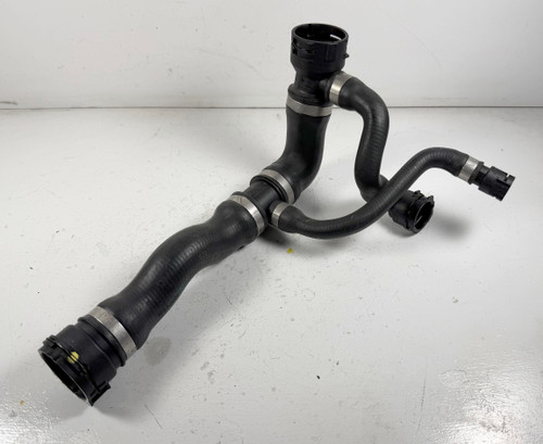 2004-05 BMW E60 530i 525i UPPER RADIATOR SUPPLY HOSE 7519255