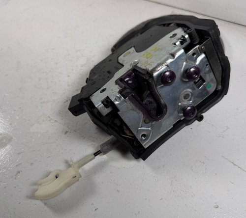 1999-00 BMW E46 330ci 328ci 323ci Passenger Front Door Lock Latch 8208716