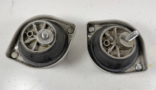 1999-03 BMW e39 540i Front Engine Pair Motor Mounts