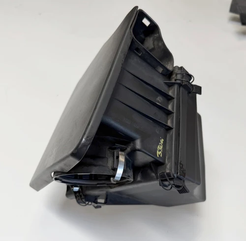 2001-05 BMW E46 330i 330ci E83 X3 AIR  FILTER BOX 7501976
