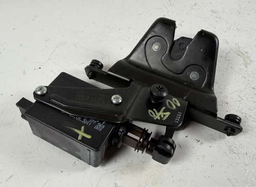 TRUNK LOCK LATCH ACTUATOR BMW E39 M5 540i 530i 528i 8236897