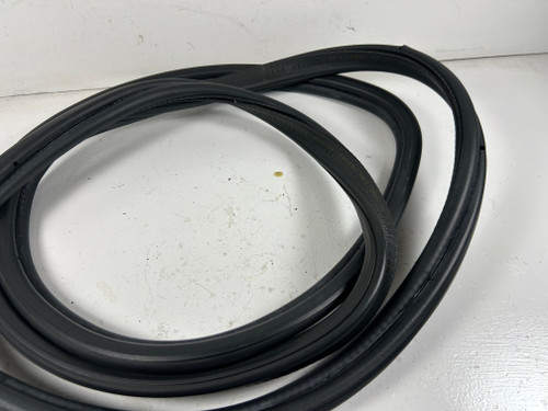 TRUNK WEATHER STRIP BMW E46 M3 330ci 325ci COUPE 4310982