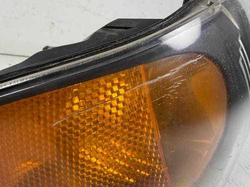  2002-05 BMW E46 330i 325i PASSENGER TURN SIGNAL CORNER LAMP 6943120