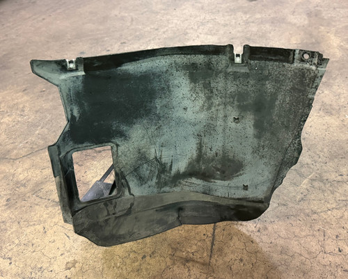 2002-05 BMW E46 330i 325i PASSENGER LOWER SPLASH GUARD  8193812