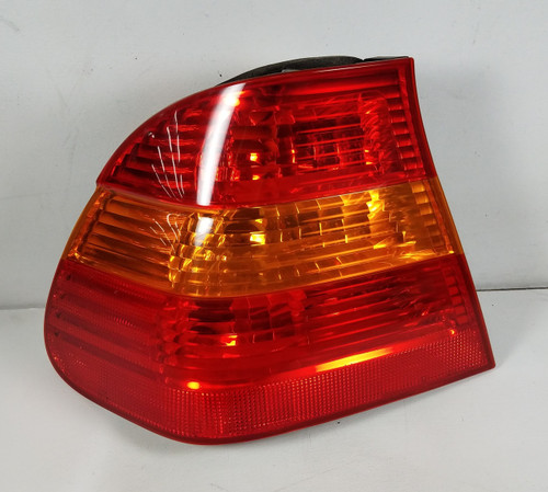 01 BMW E46 330i 325i DRIVER REAR BRAKE TAIL LIGHT AMBER SIGNAL