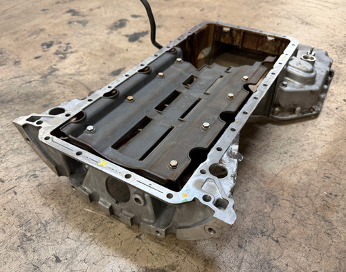 UPPER ENGINE OIL PAN BMW 540i 740i 1433561