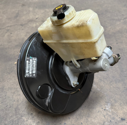 2001-05 BMW E46 330 325 Brake Booster Master Cylinder 6755278