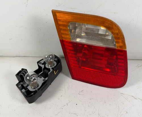 2002-05 BMW E46 330i 325i DRIVER REAR INNER TRUNK TAIL LIGHT 6907945