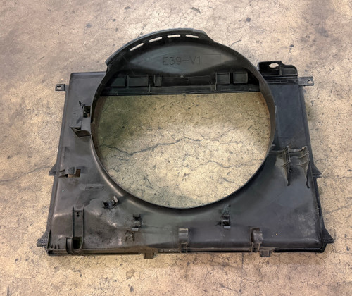 1999-03 BMW E39 530i 528i 525i COOLING FAN SHROUD 1705580