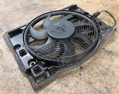 BMW E46 330 325 323 RADIATOR COOLING FAN 6922670