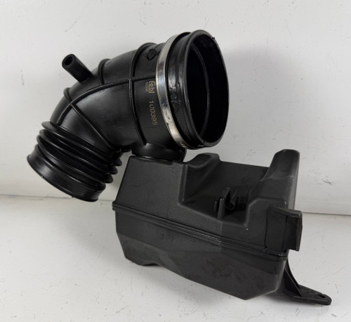 2001-03 BMW E39 530i MASS AIR FLOW METER  INTAKE BOOT RESONATOR