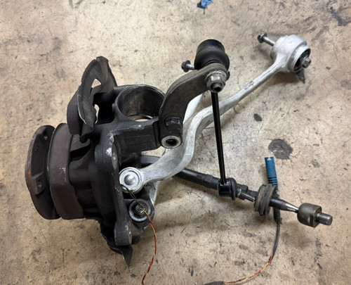 DRIVER FRONT WHEEL SPINDLE 1999-03 BMW E39 530i 528i 525i  1092853