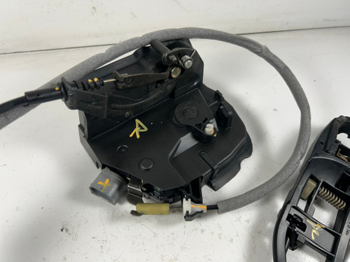 2001-05 BMW E46 M3 330ci 325ci PASSENGER FRONT DOOR LOCK LATCH 7011250