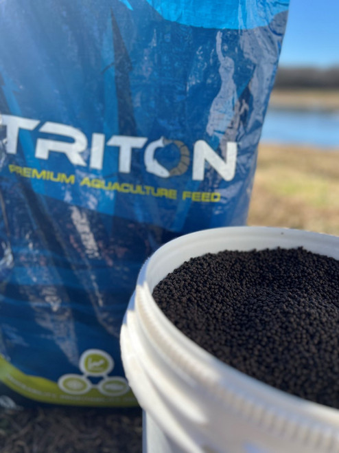 Cargill Triton Premium Aquaculture Feed, 45-12: 4 Gallon Bucket with Scoop