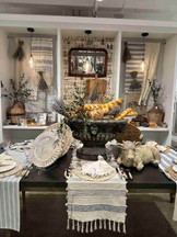 Thanksgiving Charm: Decorating Your Table with Creativity and Elegance
