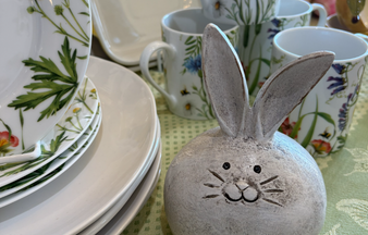 Hop into Table Decor this Easter