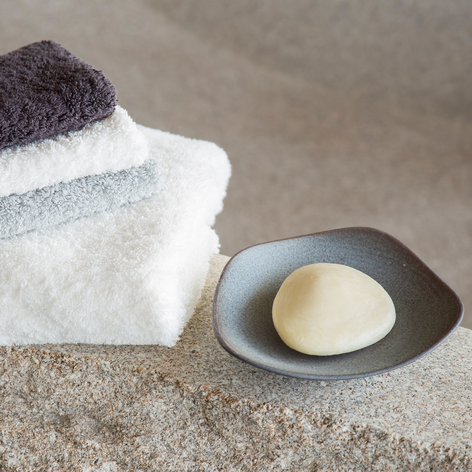 Beige Super Pile Bath Towesl by Abyss & Habidecor, 714 Sand –, VESIMI  Design