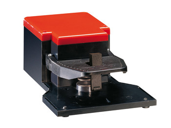 FOOTSWITCH W/SAFETY LEVER 1NO+1NC PLASTIC BODY