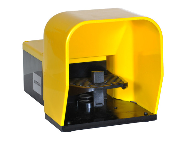 FOOTSWITCH W/COVER & SAFETY LEVER 1NO+1NC PLASTIC BODY