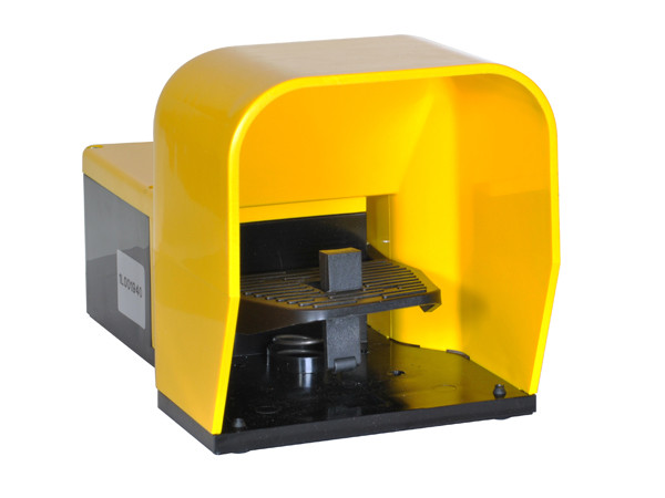 FOOTSWITCH W/COVER & SAFETY LEVER 2NO+2NC PLASTIC BODY