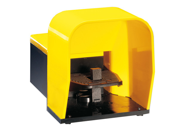 FOOTSWITCH W/COVER & PEDAL ACTUATOR LOCK 1NO+1NC PLASTIC BODY