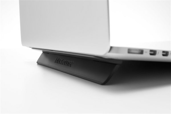 Bluelounge Kickflip Stand