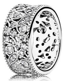 PANDORA Shimmering Leaves Ring