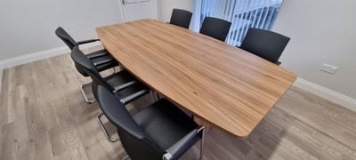 Alto meeting table and 6 Cante meeting chairs