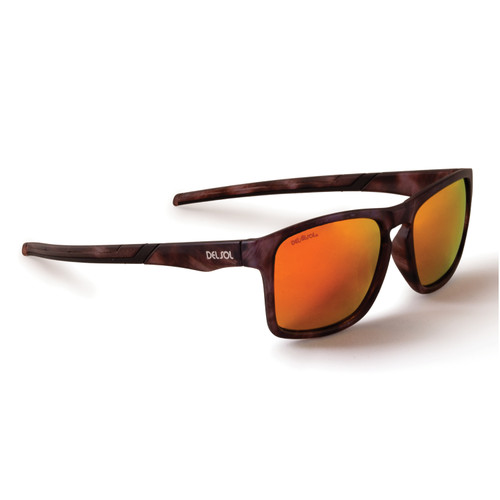el jefe sunglasses showing dark brown color with sun
