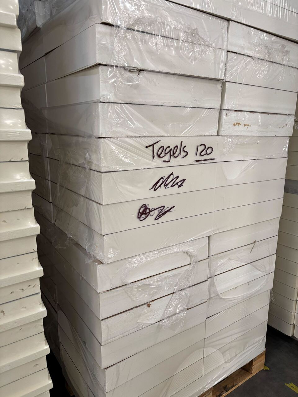 Polyuréthane (PIR) expansée choix B double face aluminium 600x600x120mm Rd: 5,20 (0,36m²)