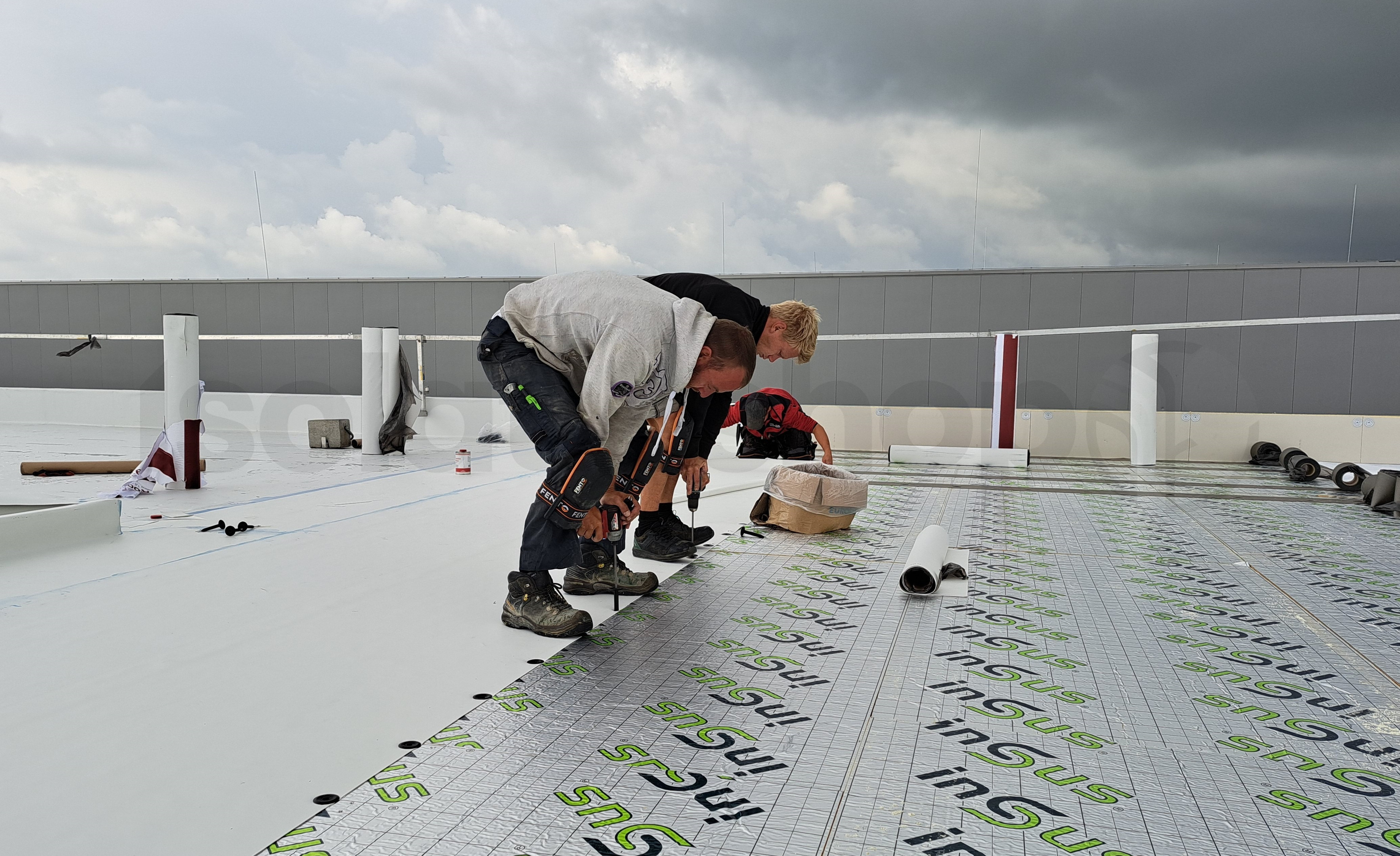 Aluminium Polyuréthane (PIR) expansée double-face InSuS 1200x600x30mm Rd:1.36 14pc/paquet (=10,08 m²)