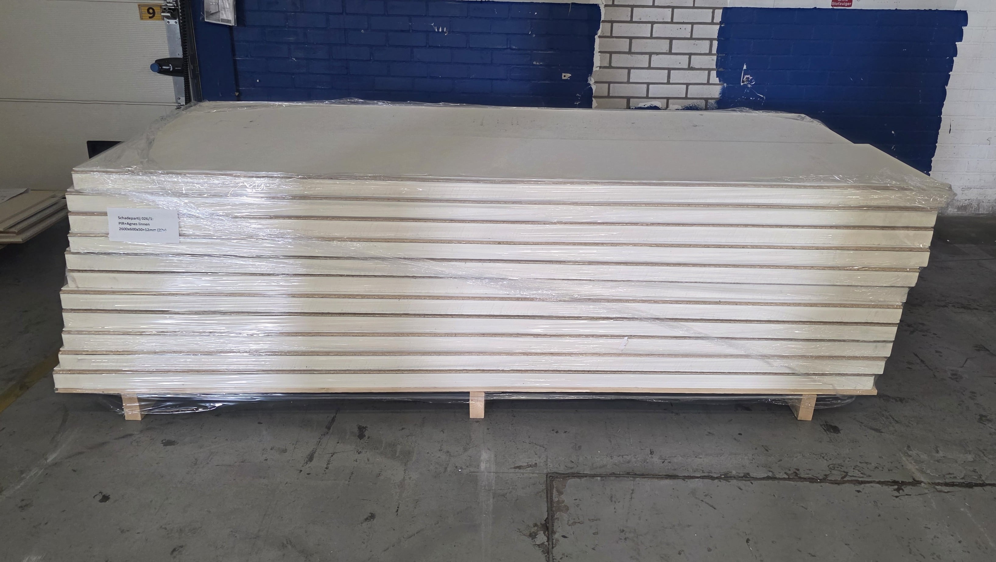Schadepartij 026/1: PIR + Agnes wandplaat wit linnen 2600x600x50+12mm (22x)