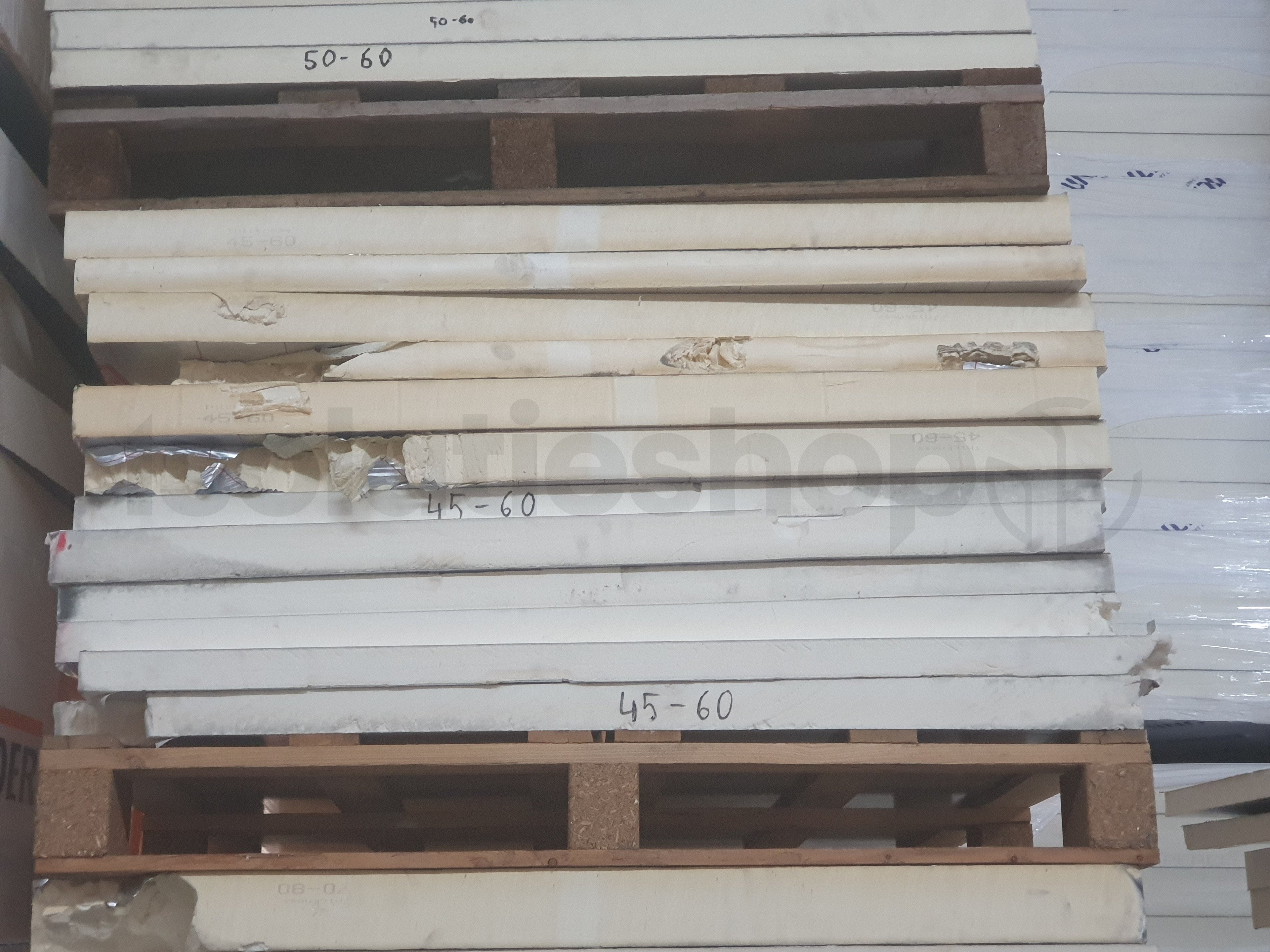 Inclinaison en polyuréthane (PIR) expansée choix B double face aluminium 1200x1200x45/60mm (1,44m²)