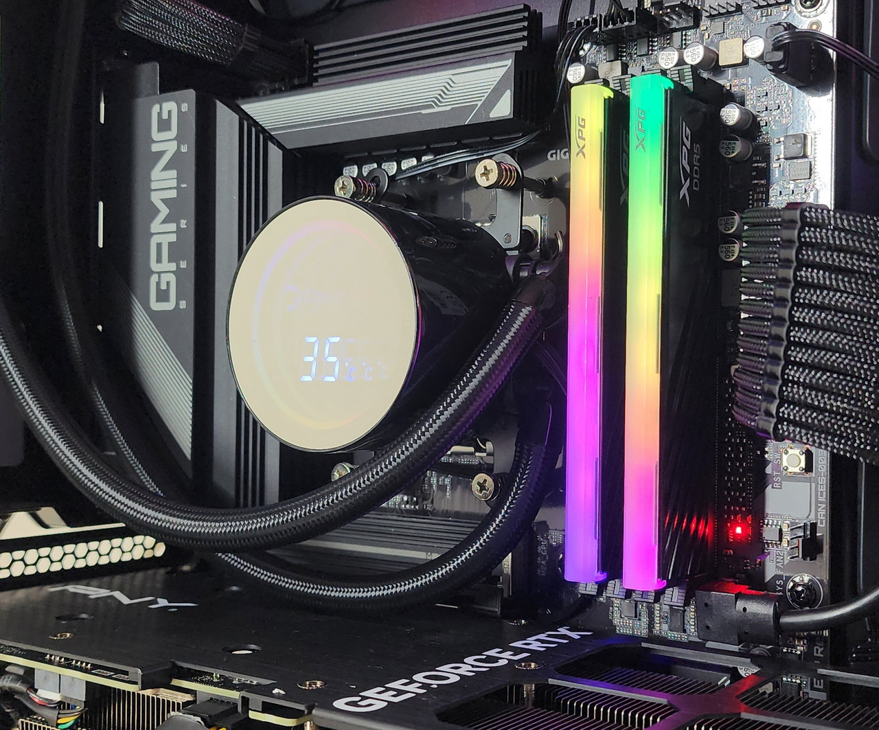 Gaming PC Ryzen 7 7800X3D 32GB RAM 2TB SSD RTX 4070 Ti SUPER 16GB