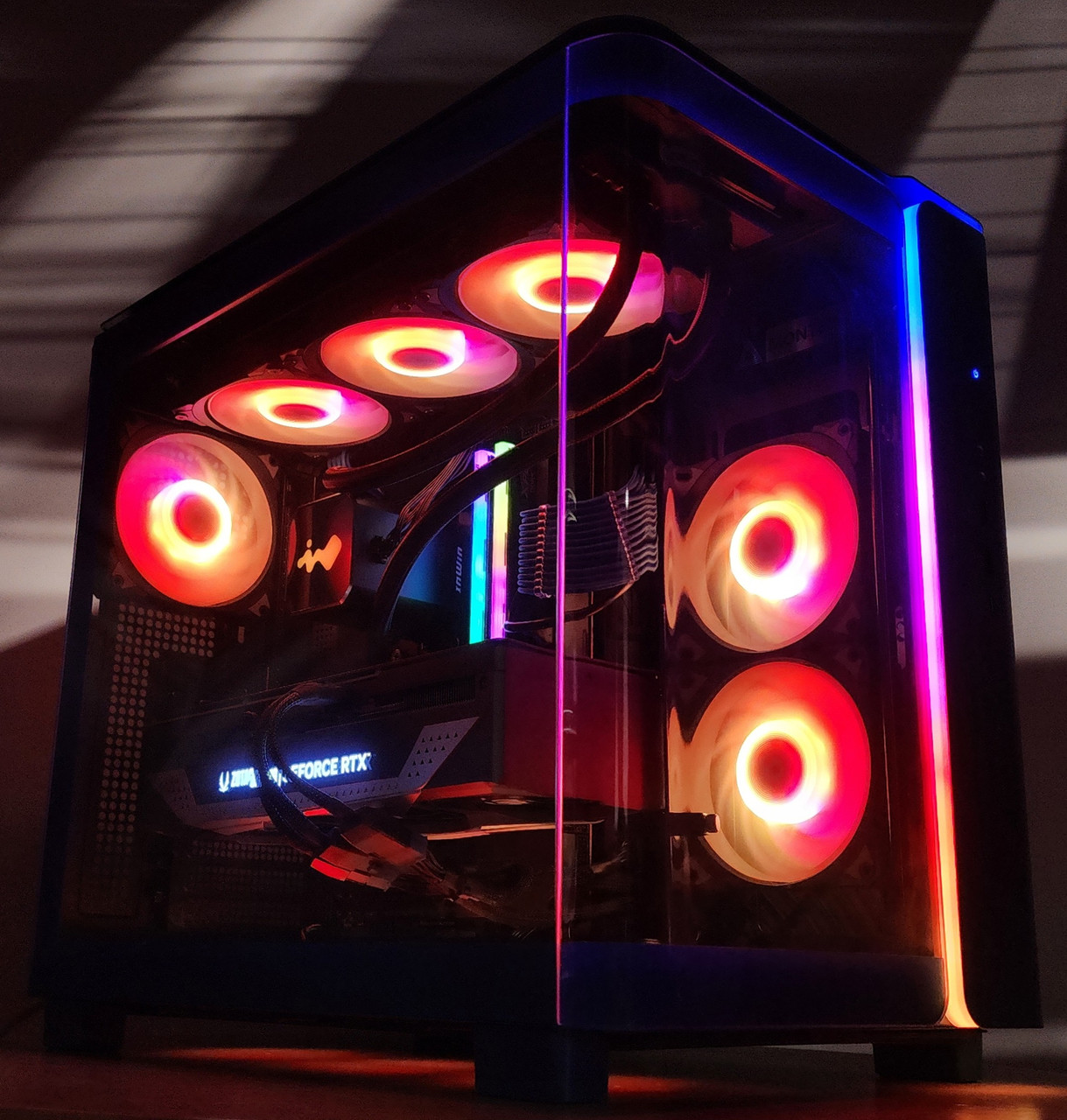 Gaming PC Ryzen 7 9700X 32GB RAM 2TB SSD RTX 4070 Ti SUPER 16GB