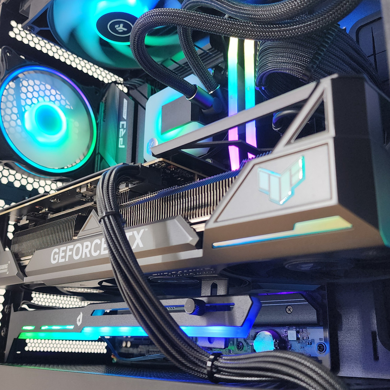 Gaming PC Ryzen 9 7950X3D 32GB RAM 2TB SSD RTX 4080 SUPER 16GB Win