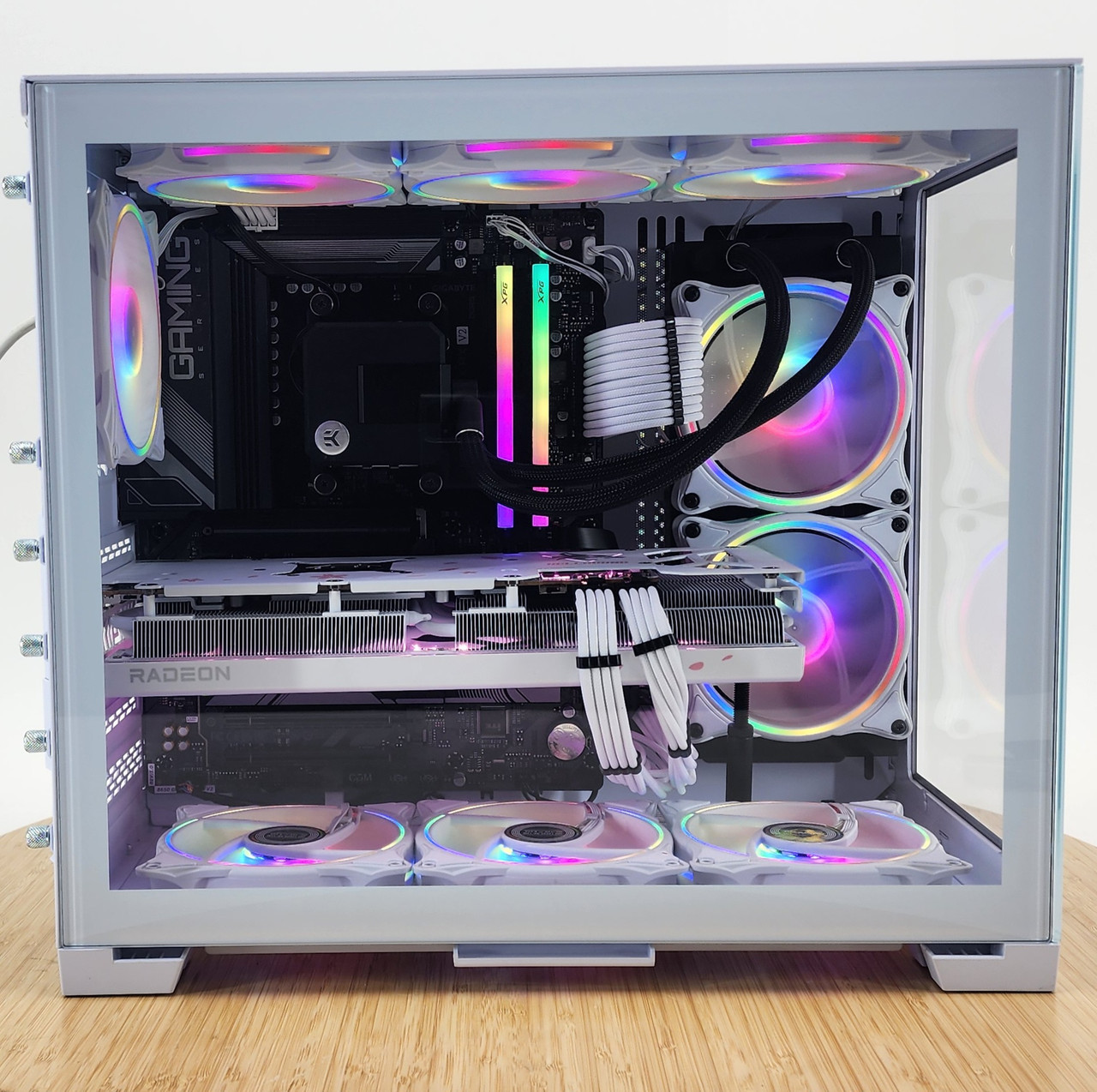 Gaming PC Ryzen 7 7700 32GB RAM 1TB SSD RX 7800 XT 16GB Windows 11 