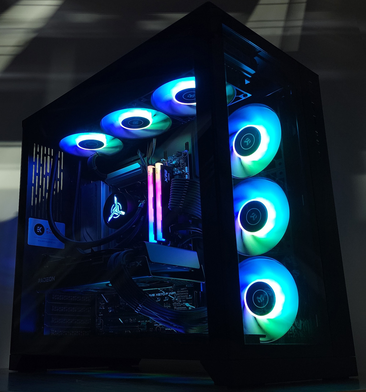 Gaming PC Ryzen 7 9700X 32GB RAM 1TB SSD RX 7800 XT 16GB