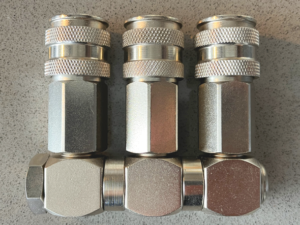 Swivel Manifold with Three 1/4" Universal Couplers, 1/4" NPT Inlets #1163F0
